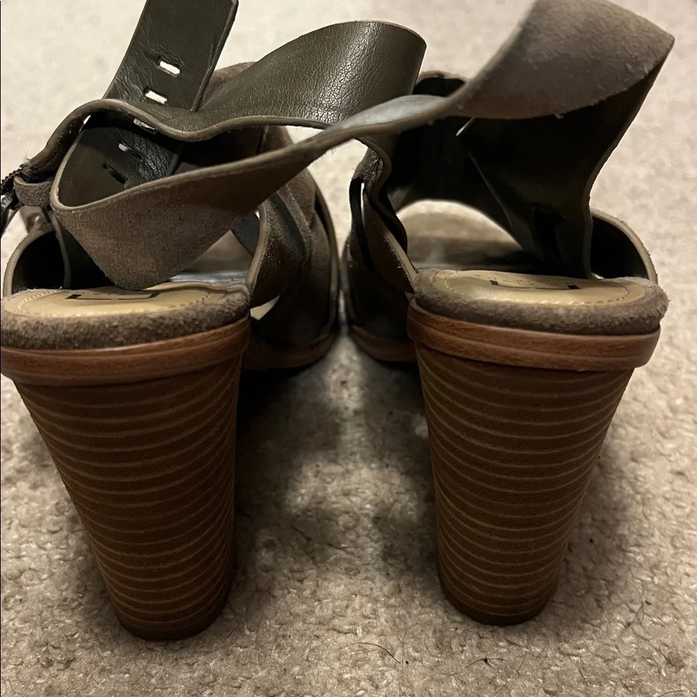 Marc Fisher LTD Valen Sandal TAUPE SUEDE size 6 - Picture 8 of 16